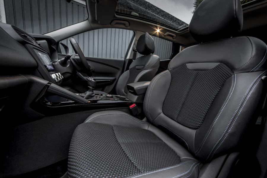 Интерьер Renault Kadjar 2019 года  (UK) (фото 20 из 40)